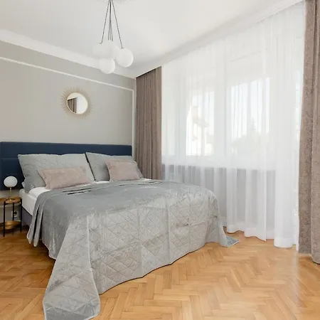 In The Centre Of By Renters Apartman *
