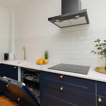 In The Centre Of By Renters *